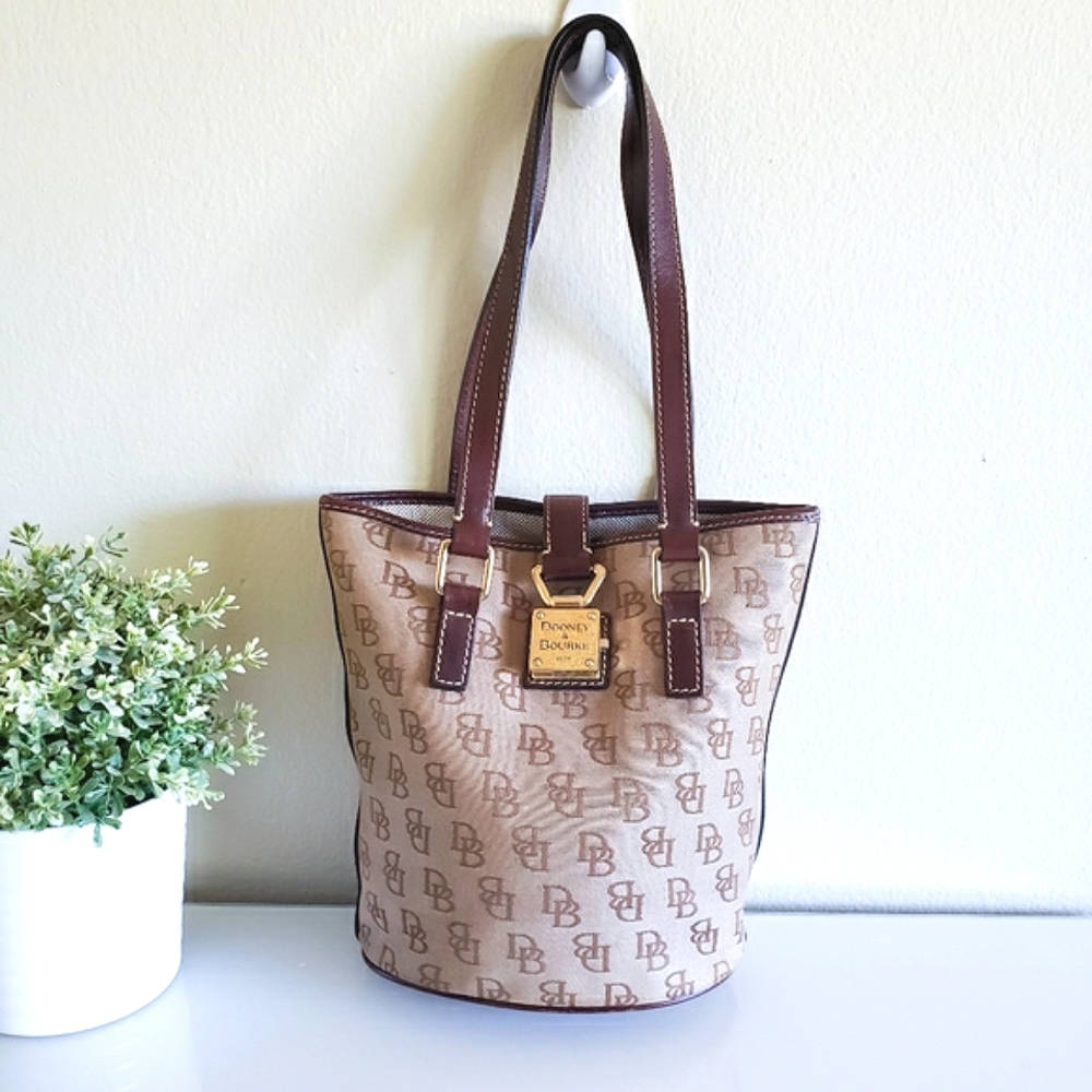 Dooney & Bourke Bucket Bag Monogram Vintage Classic Handbag Purse Signature Logo